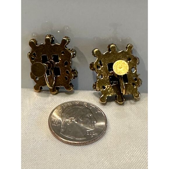 Intaglio Soldier Cameo Earrings Onyx Green Cabochon Stones Screwback Vtg 60s - Picture 4 of 6